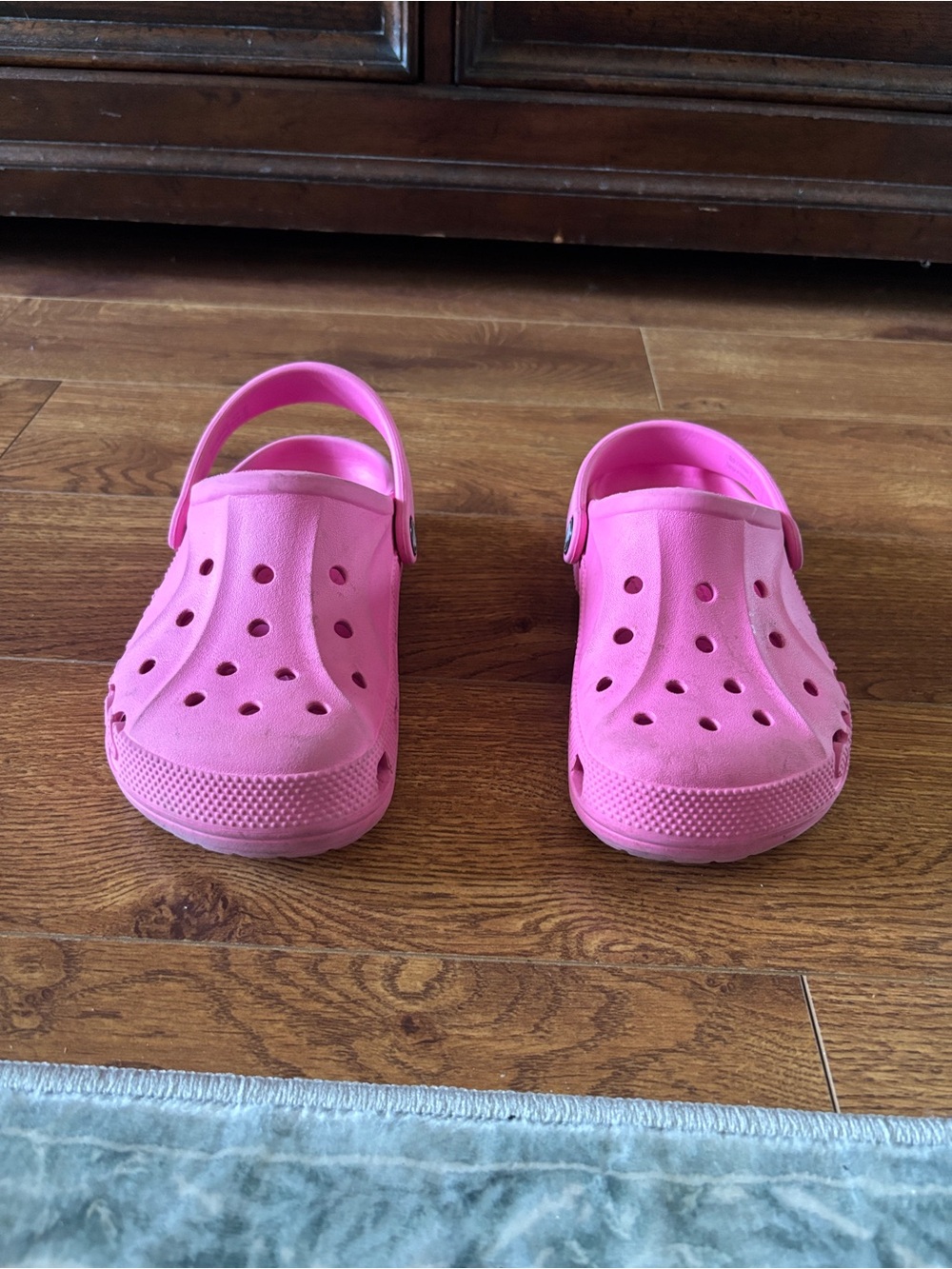 CROCS Kids Hot Pink Classic Clog Sandals with Heel Strap in size 2